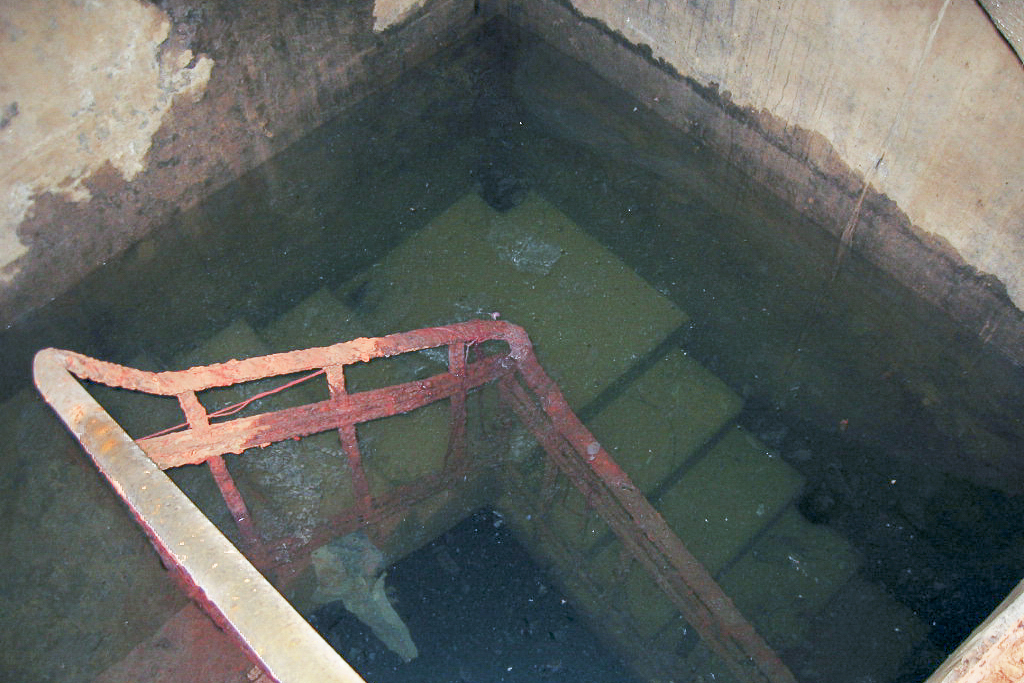 Ligne Maginot - HETTANGE GRANDE - O9 - (Observatoire d'artillerie) - Pied de l'escalier, complètement ennoyé - Michel Teiten