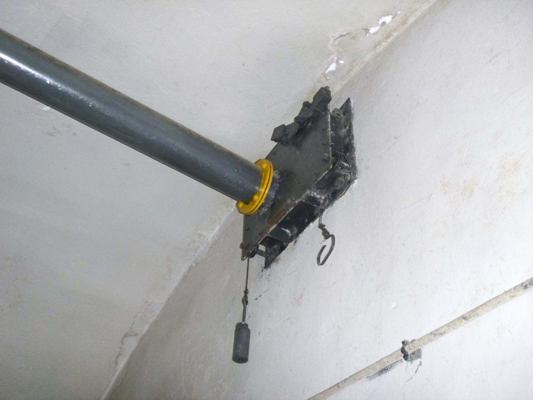 Ligne Maginot - FOUR A CHAUX - FAC - (Ouvrage d'artillerie) - Clapet coupe feu sur la ventilation de la soute à carburant - J.Luc