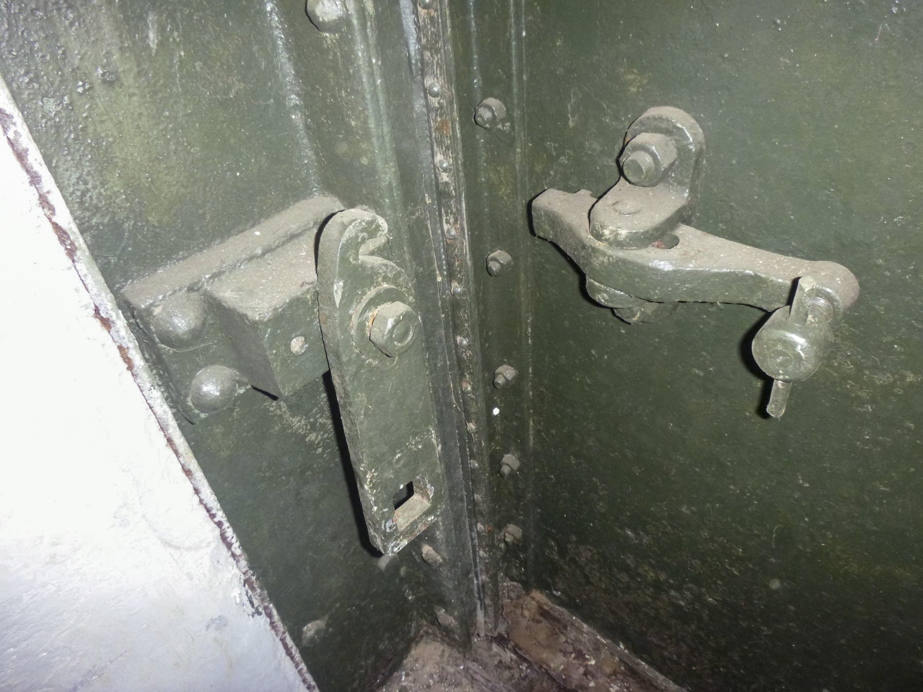 Ligne Maginot - FOUR A CHAUX - FAC - (Ouvrage d'artillerie) - Entrée munitions
Détail verrouillage de la porte blindée
