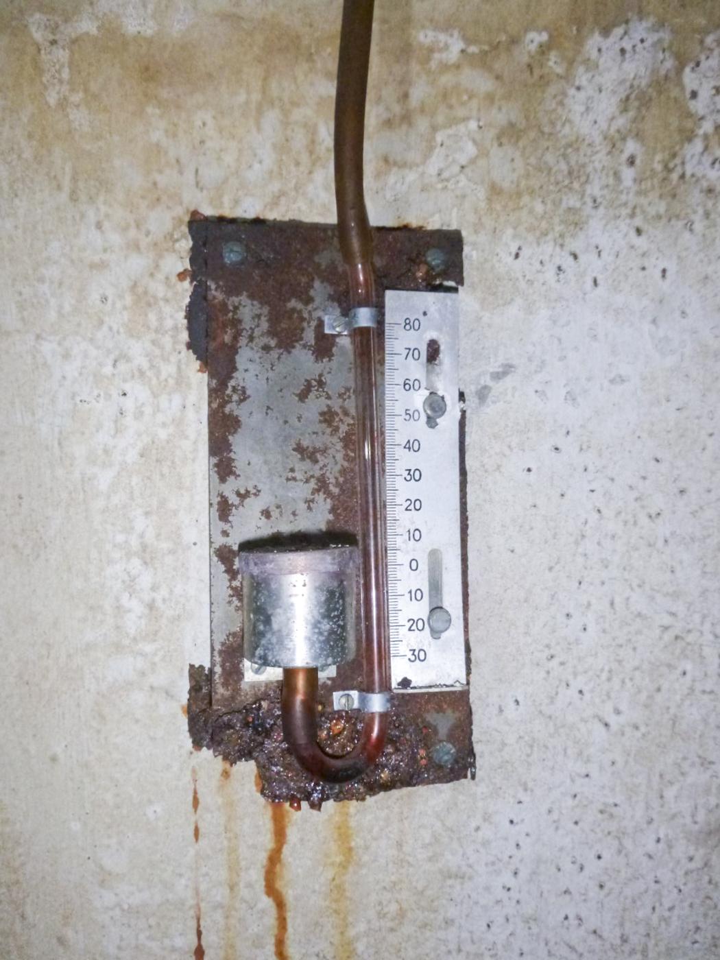 Ligne Maginot - FOUR A CHAUX - FAC - (Ouvrage d'artillerie) - Entrée munitions
Blockhaus de défense intérieur capteur de temperature - J.Luc