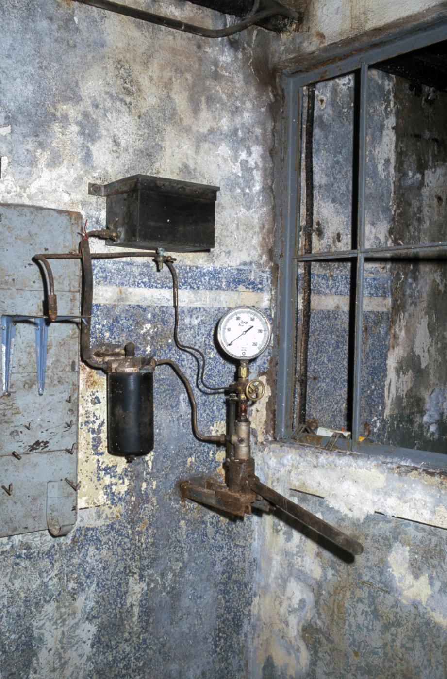 Ligne Maginot - GALGENBERG - A15 - (Ouvrage d'artillerie) - Une pompe à tarer les injecteurs pour les moteurs - MANSUY Michel