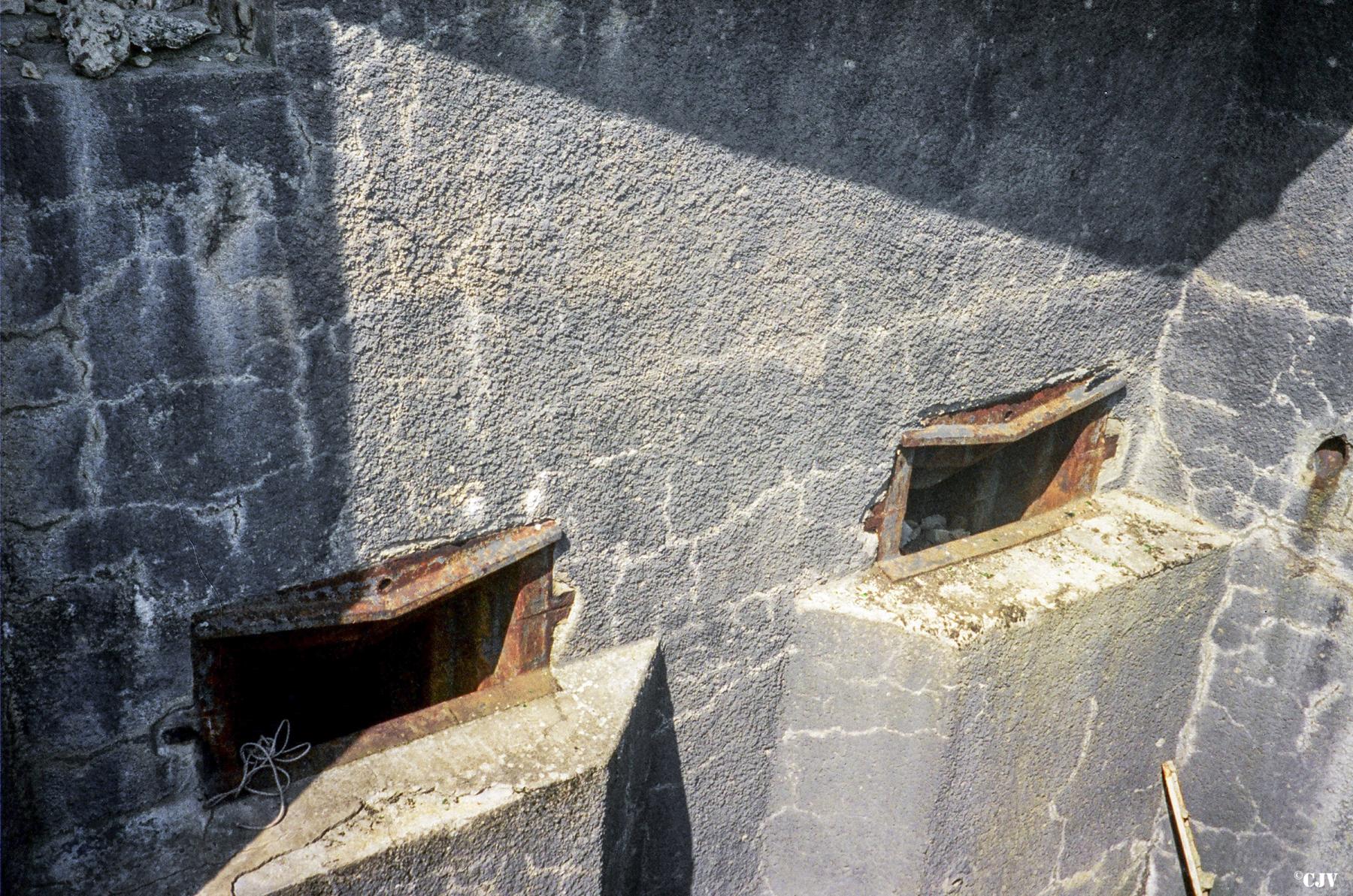 Ligne Maginot - COUME ANNEXE SUD - A32 - (Ouvrage d'infanterie) - Bloc 3
Les embrasures des mortiers de 81 mm