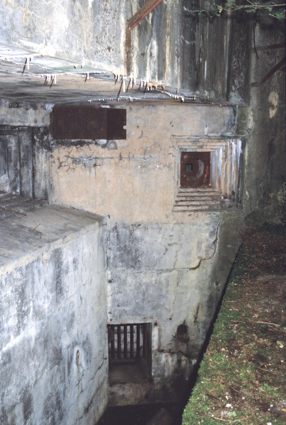 Ligne Maginot - COUME - A 31 - (Ouvrage d'infanterie) - Bloc 2
Le fossé avec l'issue de secours - MANSUY Michel