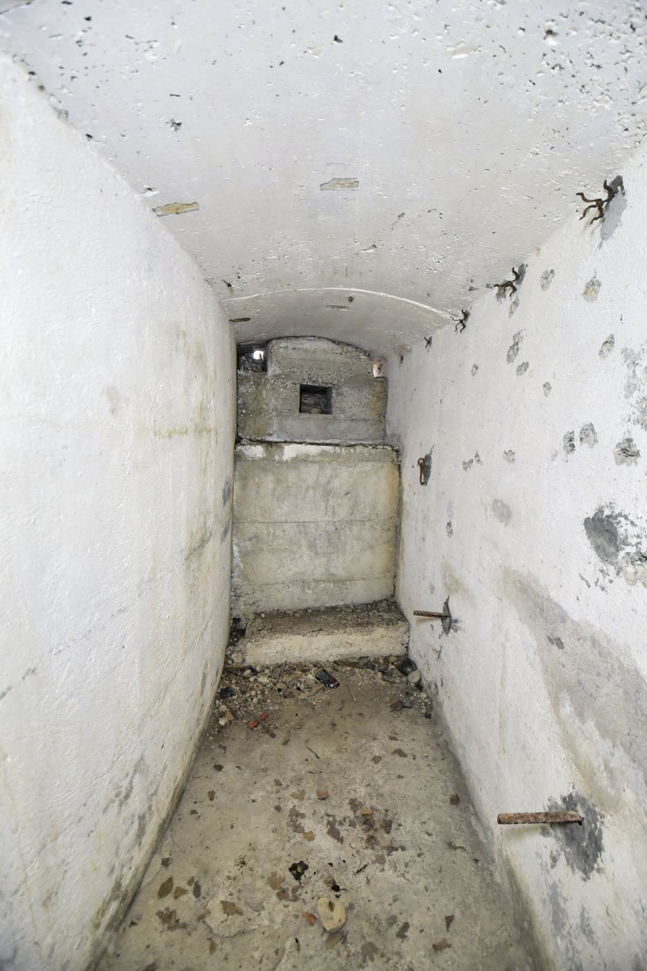 Ligne Maginot - KASTENWALD (QUARTIER NEUF-BRISACH - 1°BON 28° RIF) - (PC de Quartier) - Vue intérieure du mur obturant une des portes d'origine - Ludovic KNAPP