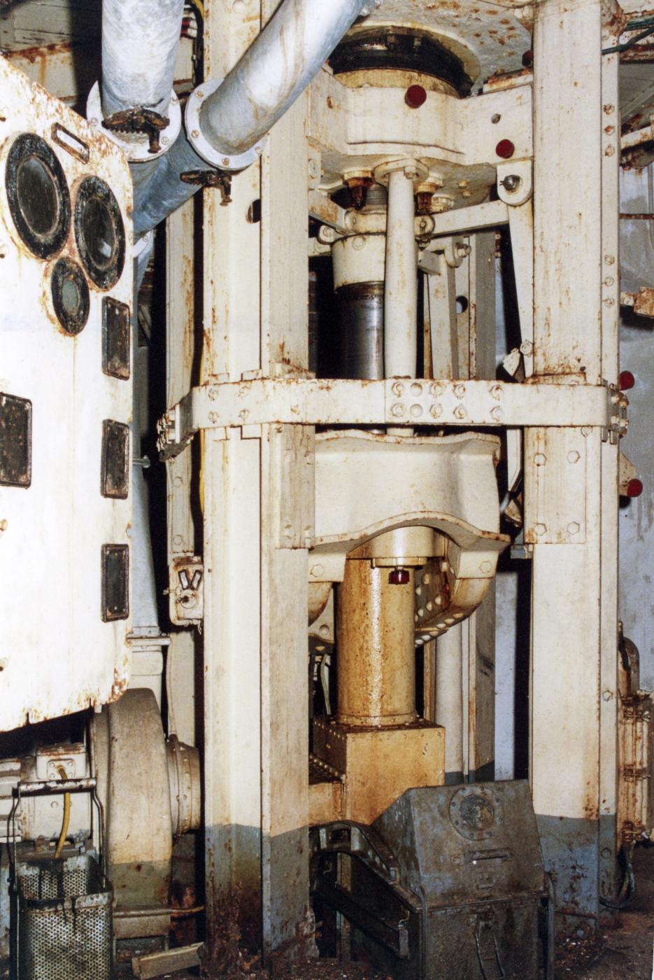 Ligne Maginot - GRAND HOHEKIRKEL - (Ouvrage d'artillerie) - Bloc 1
Tourelle de mitrailleuses
Etage inférieur - MANSUY Michel