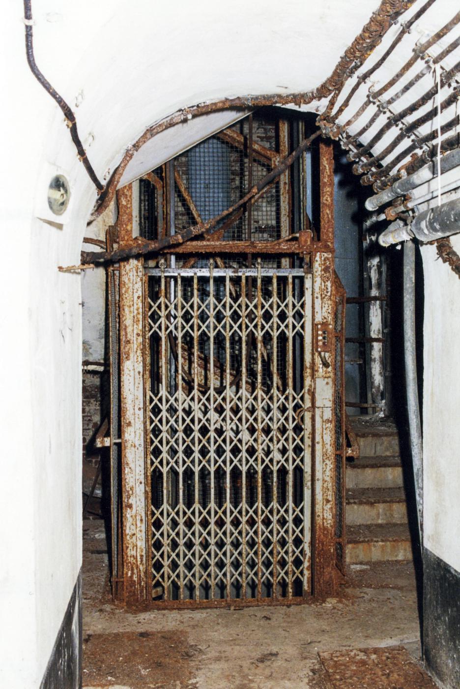 Ligne Maginot - GRAND HOHEKIRKEL - (Ouvrage d'artillerie) - Entrée des hommes
Monte-charge - MANSUY Michel