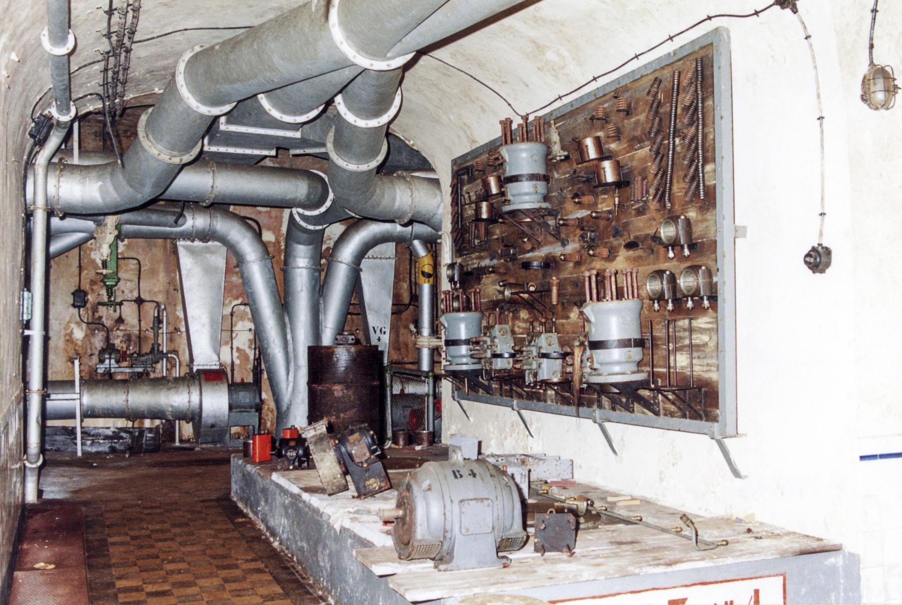 Ligne Maginot - GRAND HOHEKIRKEL - (Ouvrage d'artillerie) - Usine électrique
Atelier - MANSUY Michel