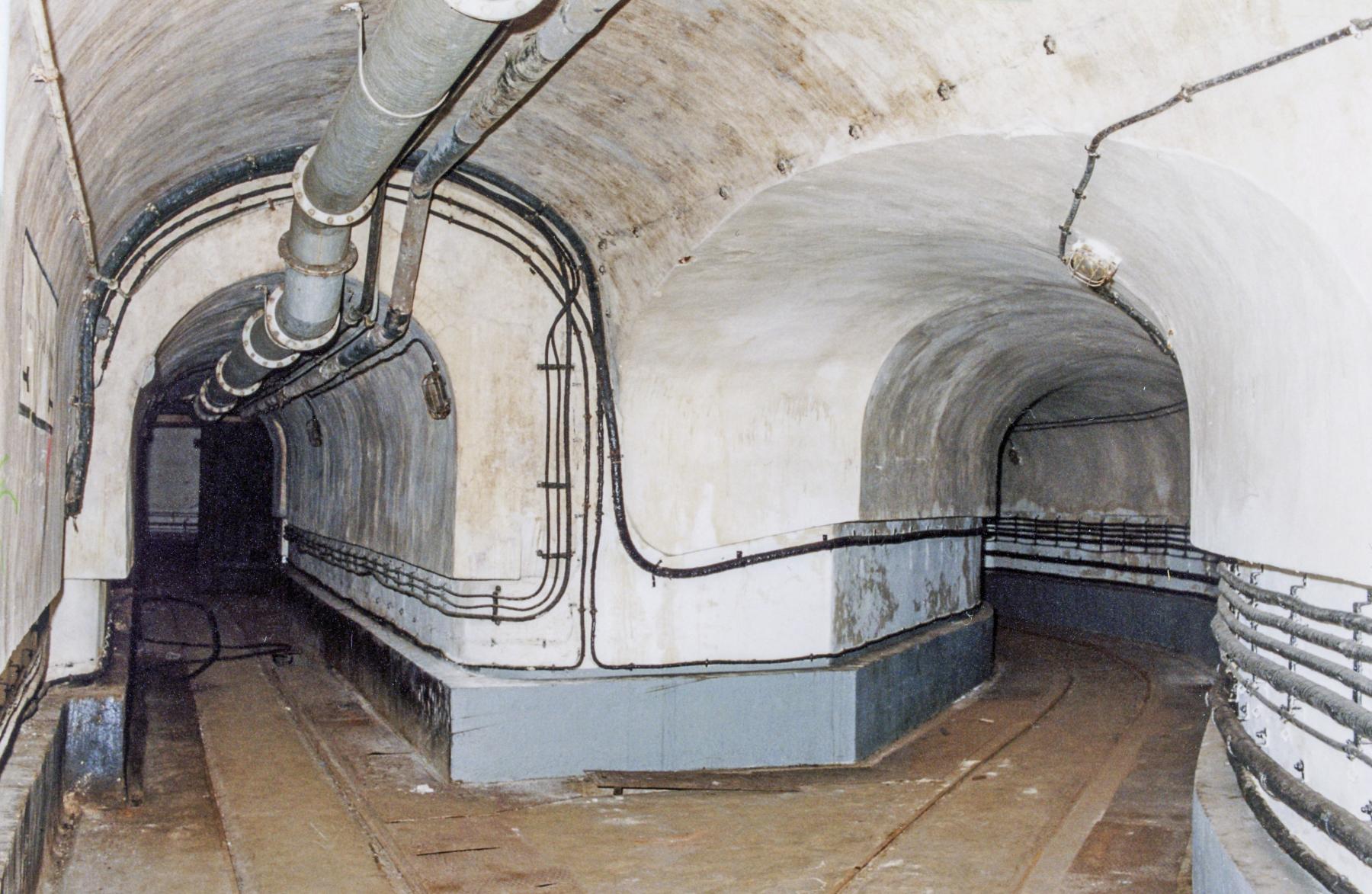 Ligne Maginot - GRAND HOHEKIRKEL - (Ouvrage d'artillerie) - Galerie vers l'EH, à droite vers l'usine et le bloc 5 - MANSUY Michel