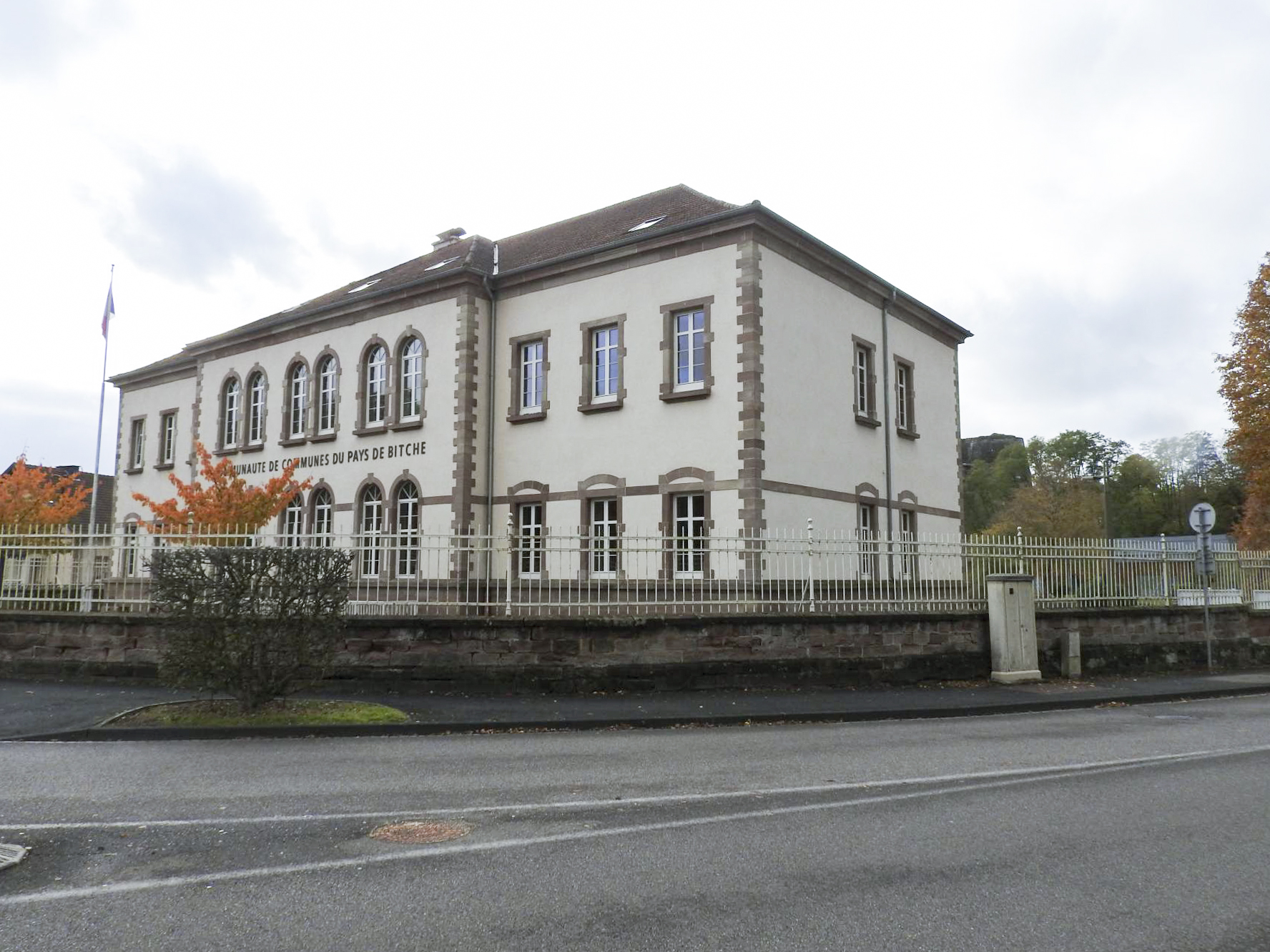 Ligne Maginot - CASERNE JOUARD - (Camp de sureté) - Le bâtiment de commandement aujourd'hui local qui héberge la communauté de communes du pays de Bitche. - STENGER Mathieu