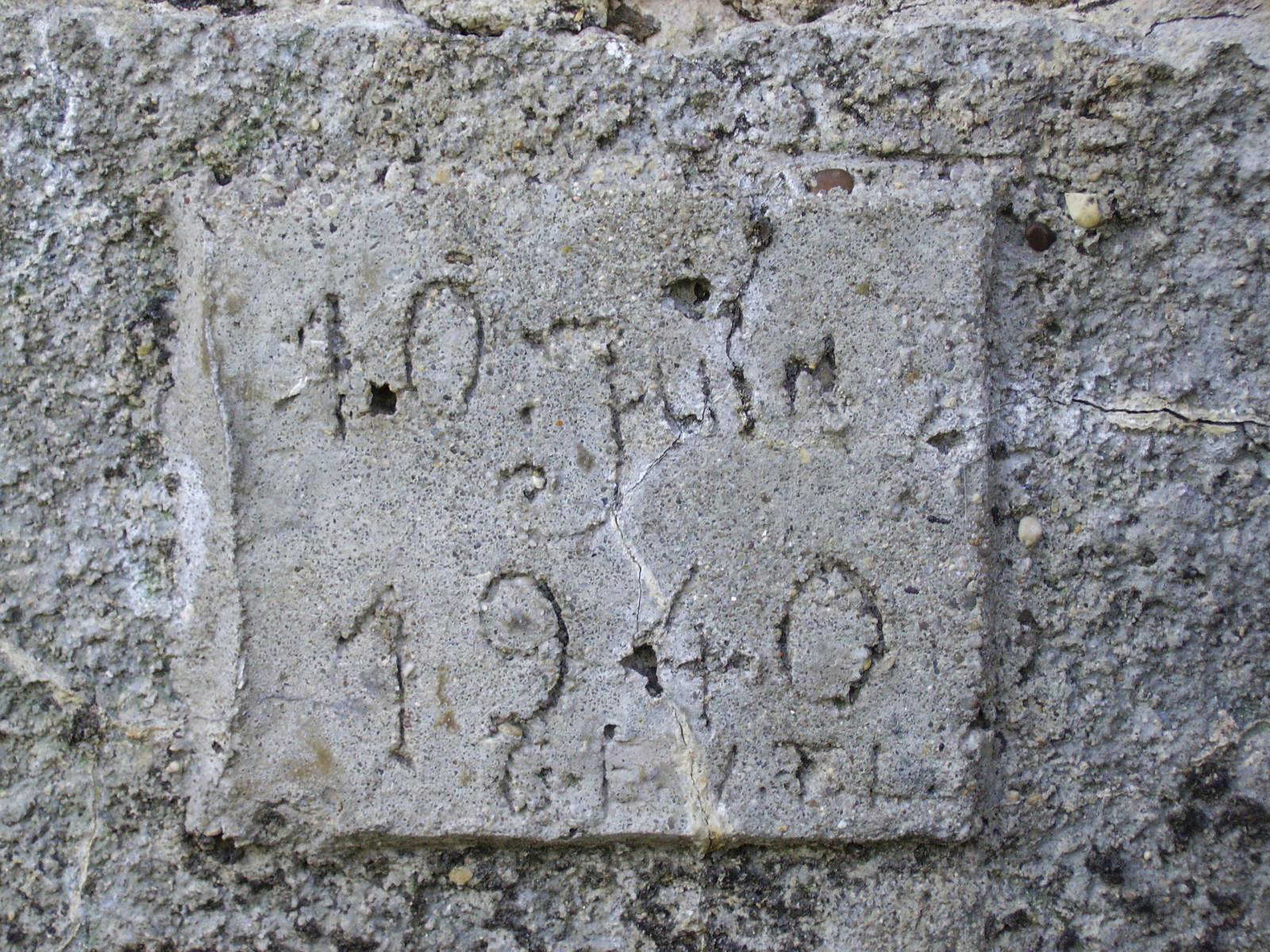 Ligne Maginot - CB1 - (Blockhaus pour canon) - Le cartouche datant la fin de la construction au 10 juin 1940  - Georges Marescaux