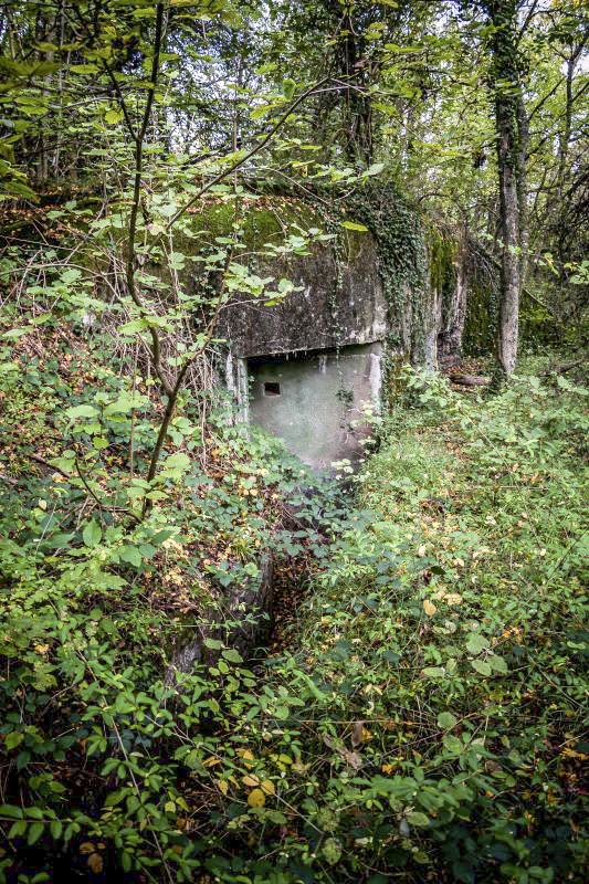 Ligne Maginot - CB3 - (Blockhaus pour canon) - Petit créneau FM prenant en enfilade le boyau d'accès