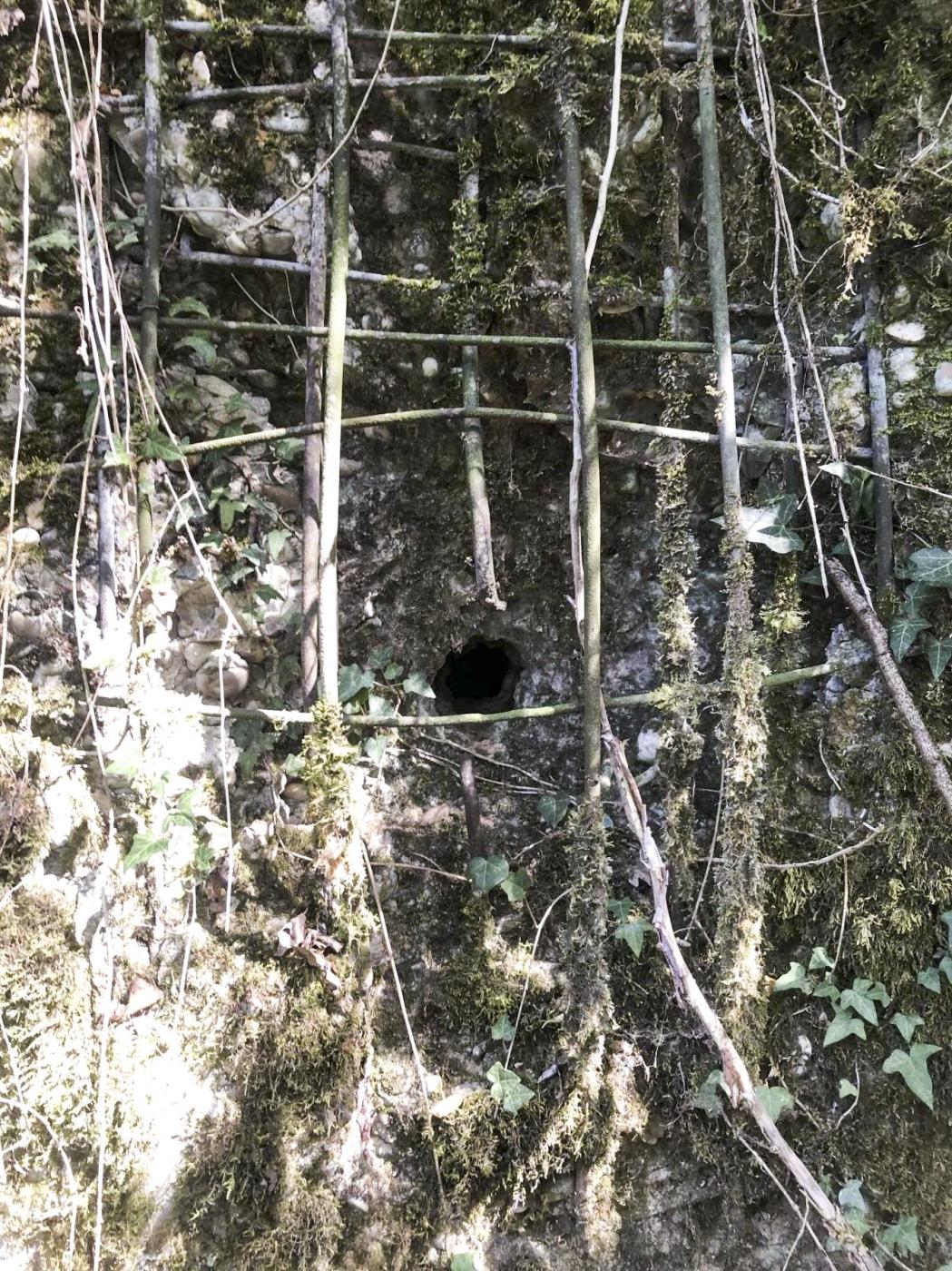 Ligne Maginot - CB114 - UBER DEM HUGEL - (Blockhaus pour canon) - Dégâts importants sur le blockhaus