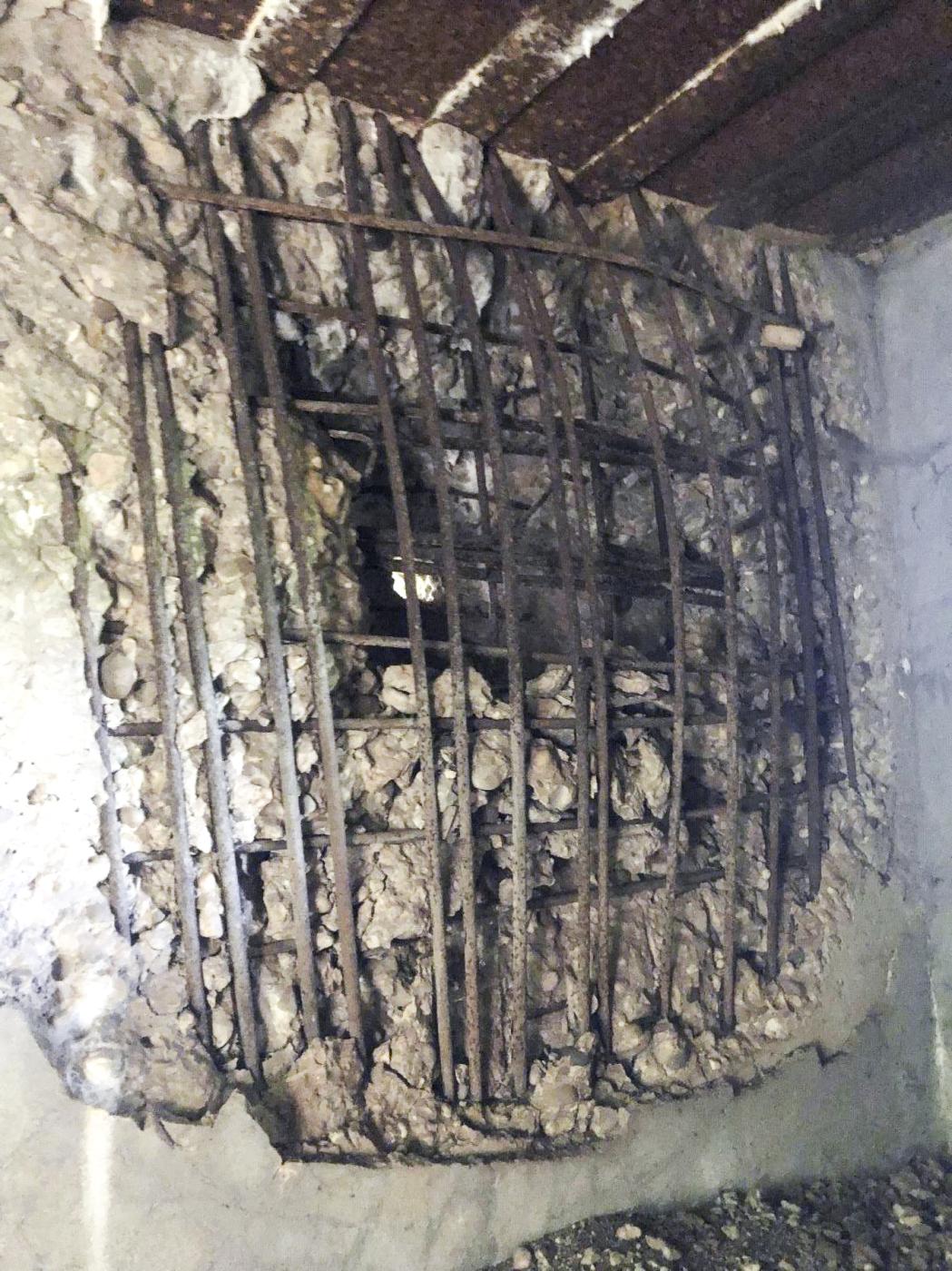 Ligne Maginot - CB114 - UBER DEM HUGEL - (Blockhaus pour canon) - Dégâts importants sur le blockhaus