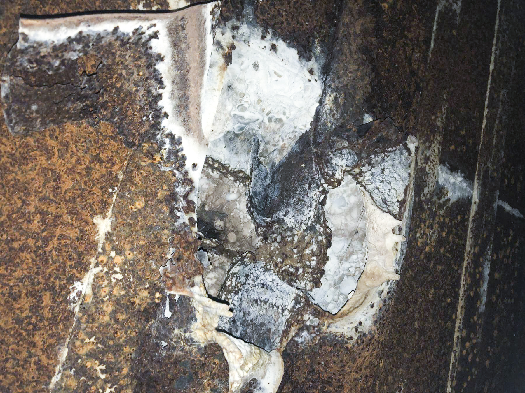 Ligne Maginot - CB114 - UBER DEM HUGEL - (Blockhaus pour canon) - Dégâts au niveau du plafond - L.Zenner