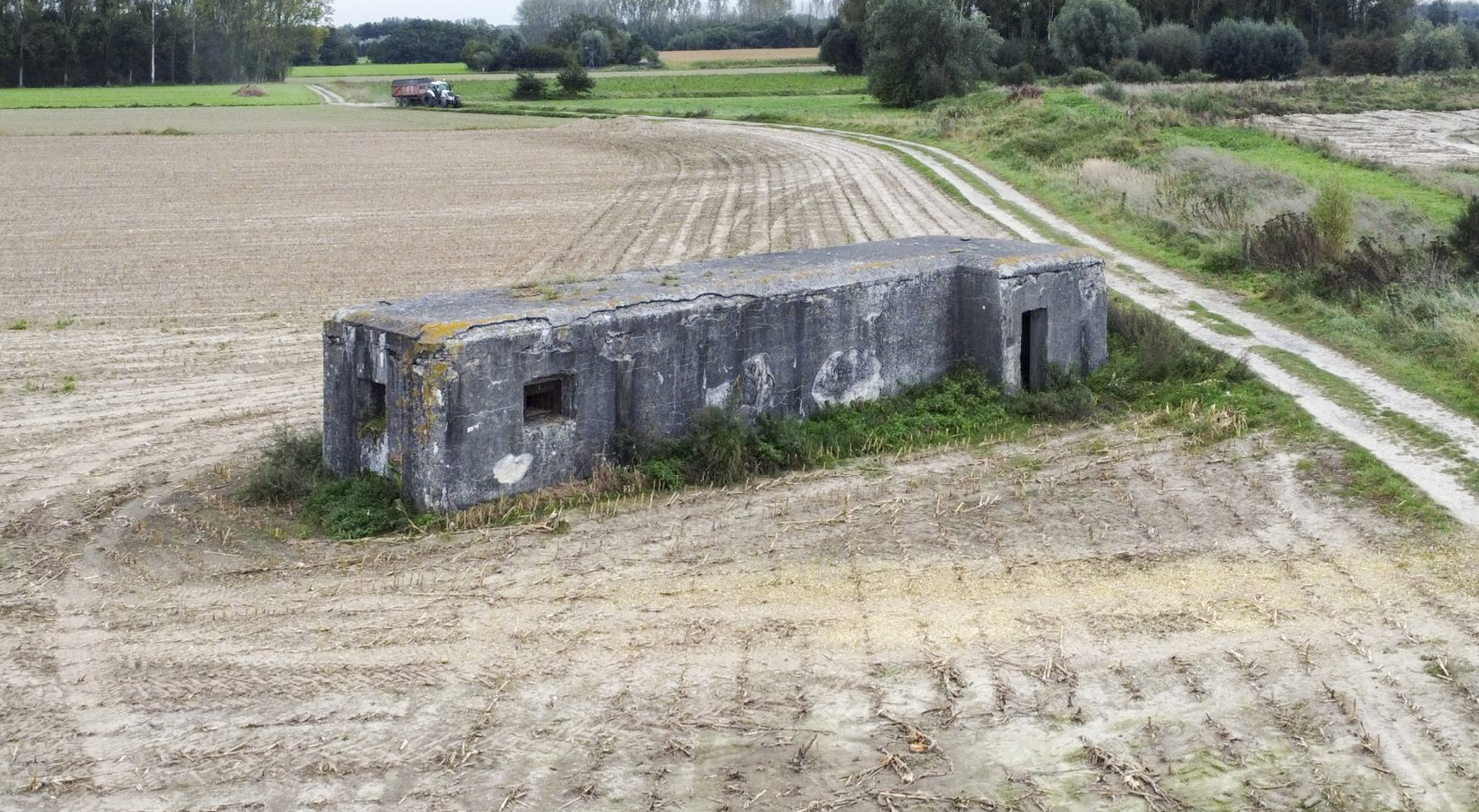 Ligne Maginot - Poste de Soutien 1° RM (PdS) - Exemple d'un Poste de Soutien avec abri de surface, à quatre créneaux, trois vers l'avant et un à l'arrière (B378 Bois Montoire)