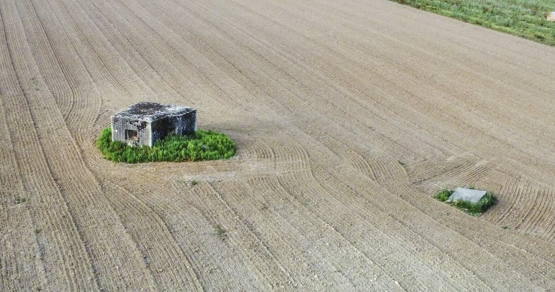 Ligne Maginot - Poste de Soutien 1° RM (PdS) - Exemple d'un bloc actif à quatre créneaux avec son entrée en souterrain. (B460 Réservoir d'Onnaing)