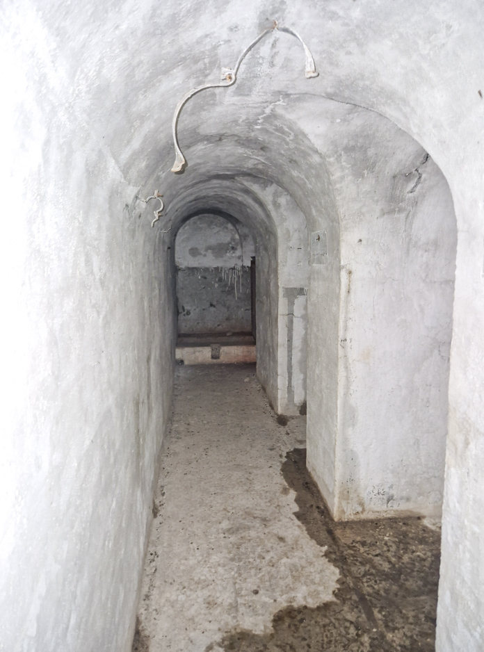 Ligne Maginot - CASTEL VIEIL - (Ouvrage d'infanterie) - Galerie centrale vers les citernes d'eau au fond - Stuart ANDRE