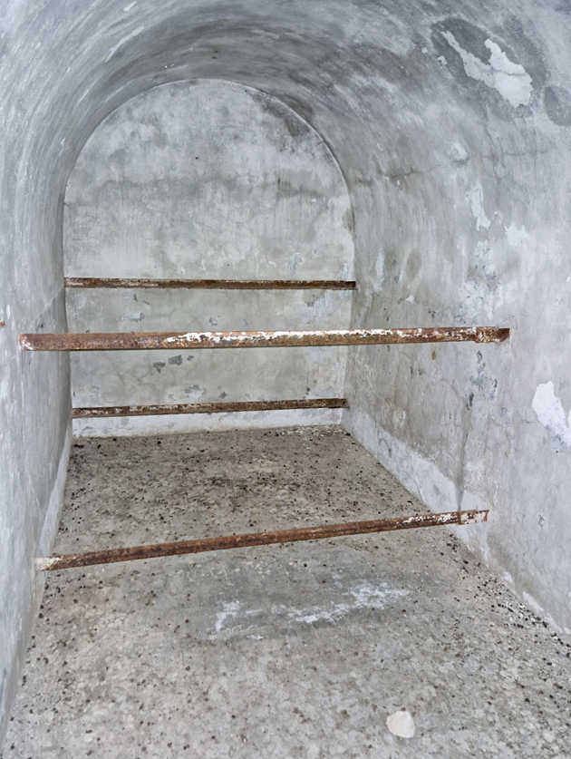 Ligne Maginot - CASTEL VIEIL - (Ouvrage d'infanterie) - Couloir central - Chambre de troupe - Stuart ANDRE