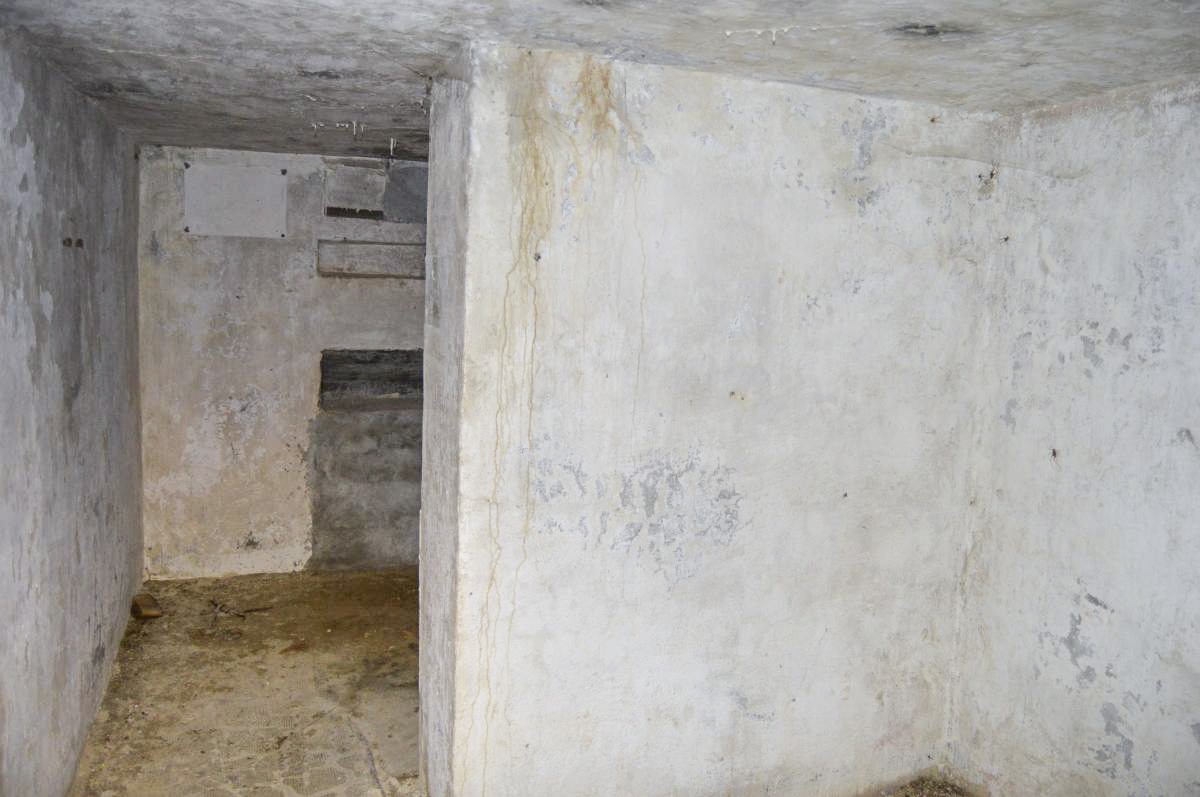 Ligne Maginot - CASTEL VIEIL - (Ouvrage d'infanterie) - Bloc 4
A gauche casemate, à droite munitions