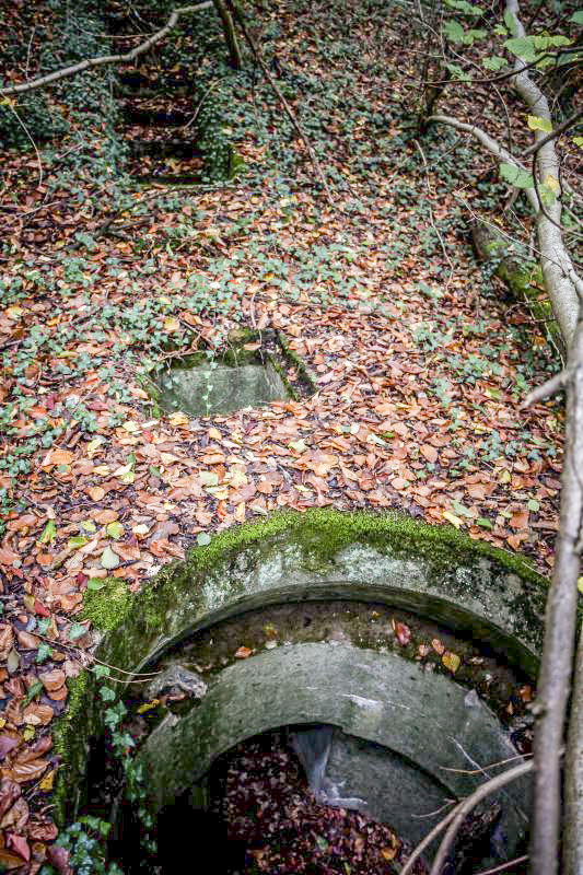 Ligne Maginot - CT25 - (Cuve pour arme d'infanterie) - Emplacement bétonné pour tourelle démontable