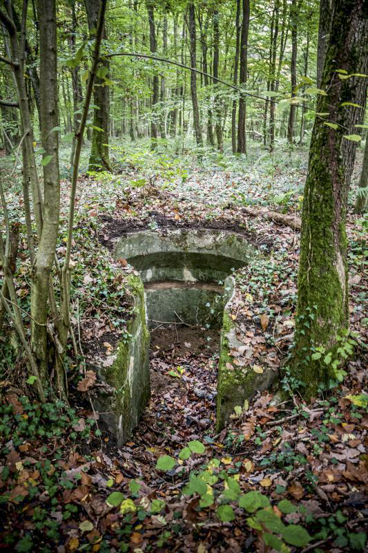 Ligne Maginot - CT27 - (Cuve pour arme d'infanterie) - Emplacement bétonné pour tourelle démontable