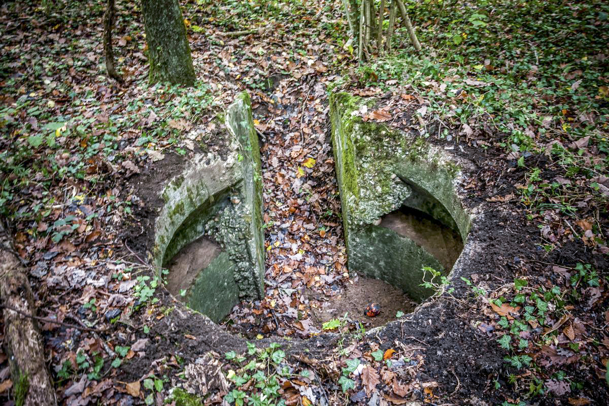 Ligne Maginot - CT27 - (Cuve pour arme d'infanterie) - Emplacement bétonné pour tourelle démontable