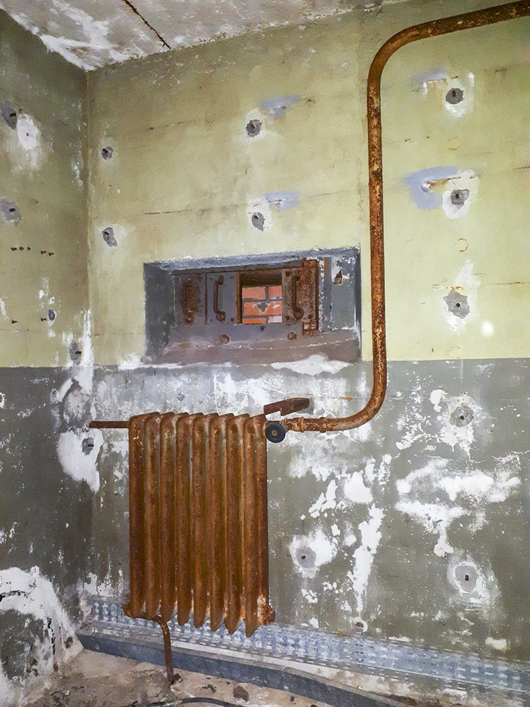 Ligne Maginot - LEMBACH - (Camp de sureté) - Créneau muré au pied de l'escalier de l'aile droite - Gregory Fuchs