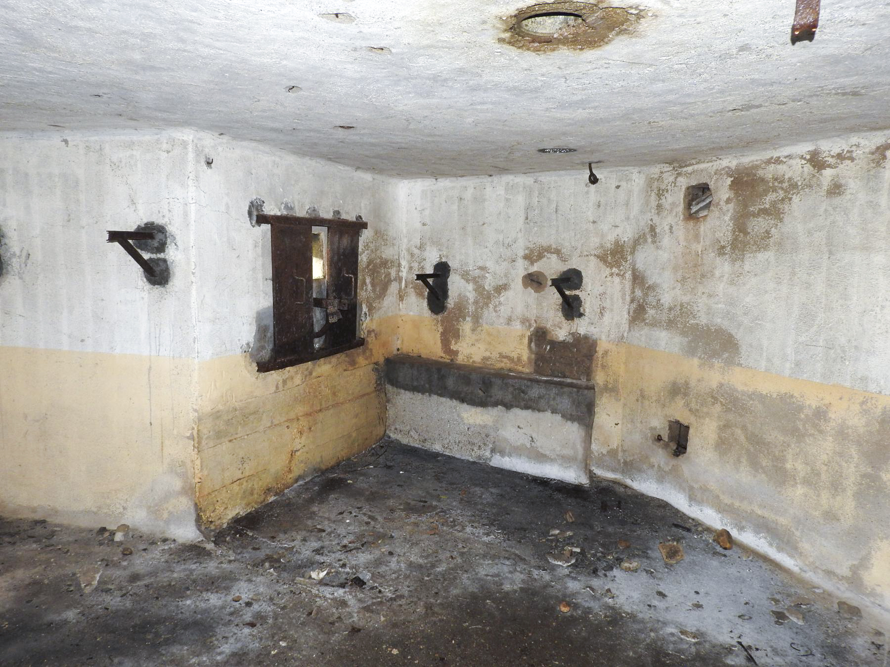 Ligne Maginot - BB10 - (Blockhaus pour canon) - La chambre de tir pour une mitrailleuse. - STENGER Mathieu