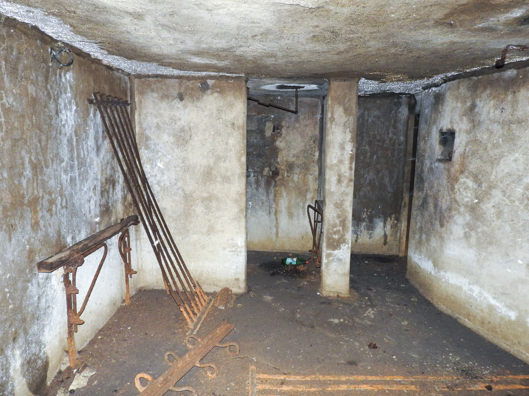 Ligne Maginot - BB10-B - LA HOUVE - (Central téléphonique d'observation) - La salle principale du central. - STENGER Mathieu