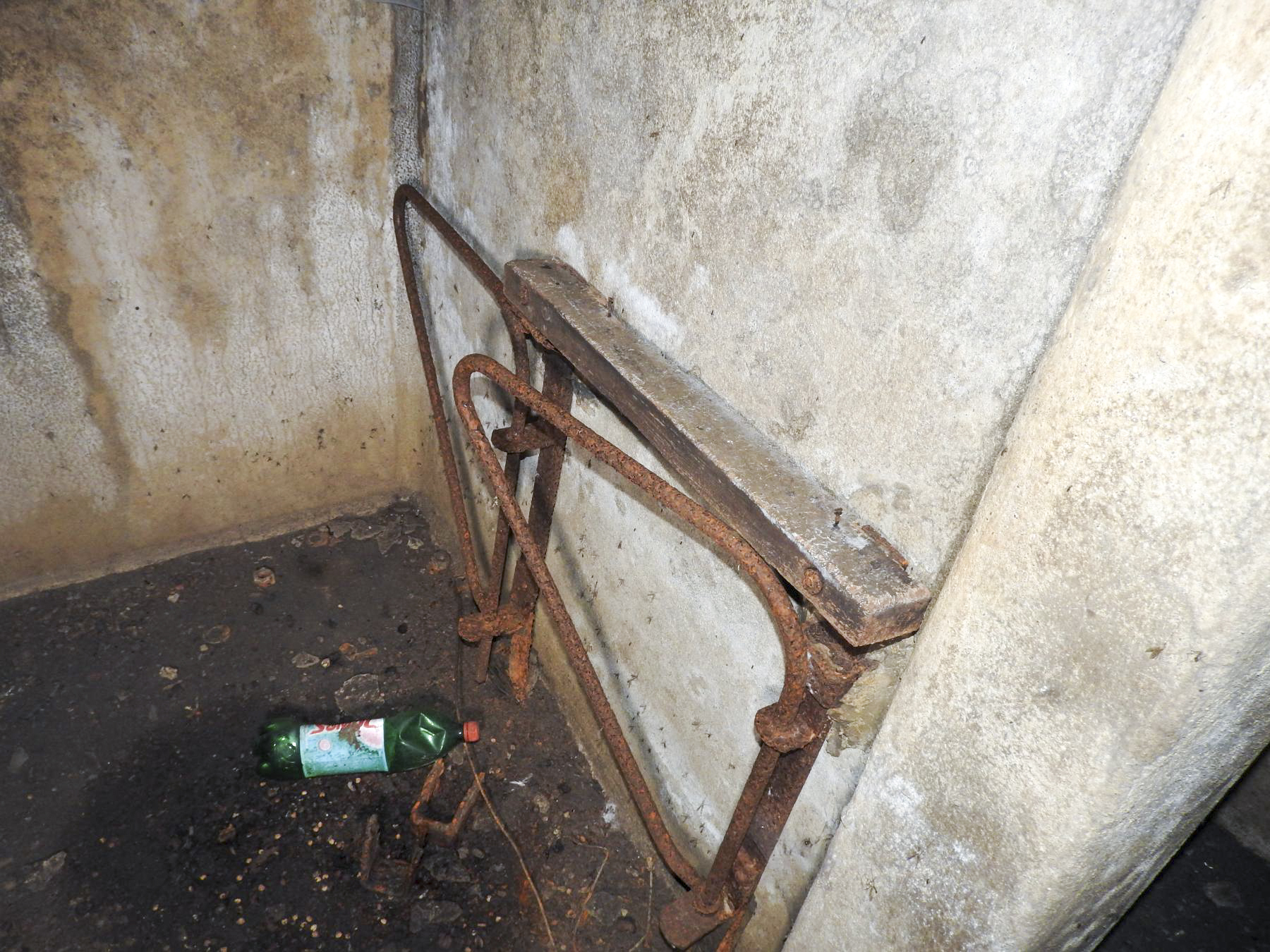 Ligne Maginot - BB10-B - LA HOUVE - (Central téléphonique d'observation) - Un reste de mobilier. - STENGER Mathieu