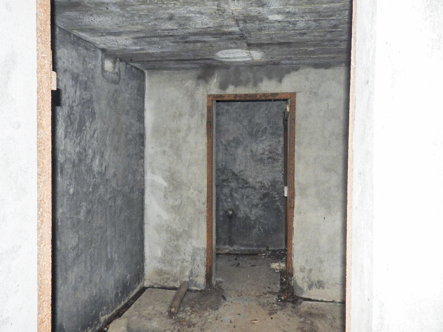 Ligne Maginot - BOIS DE KLANG (CM9 - III/164° RIF) - (PC de Sous-Quartier) - L'intérieur du PC ; la deuxième salle. - STENGER Mathieu