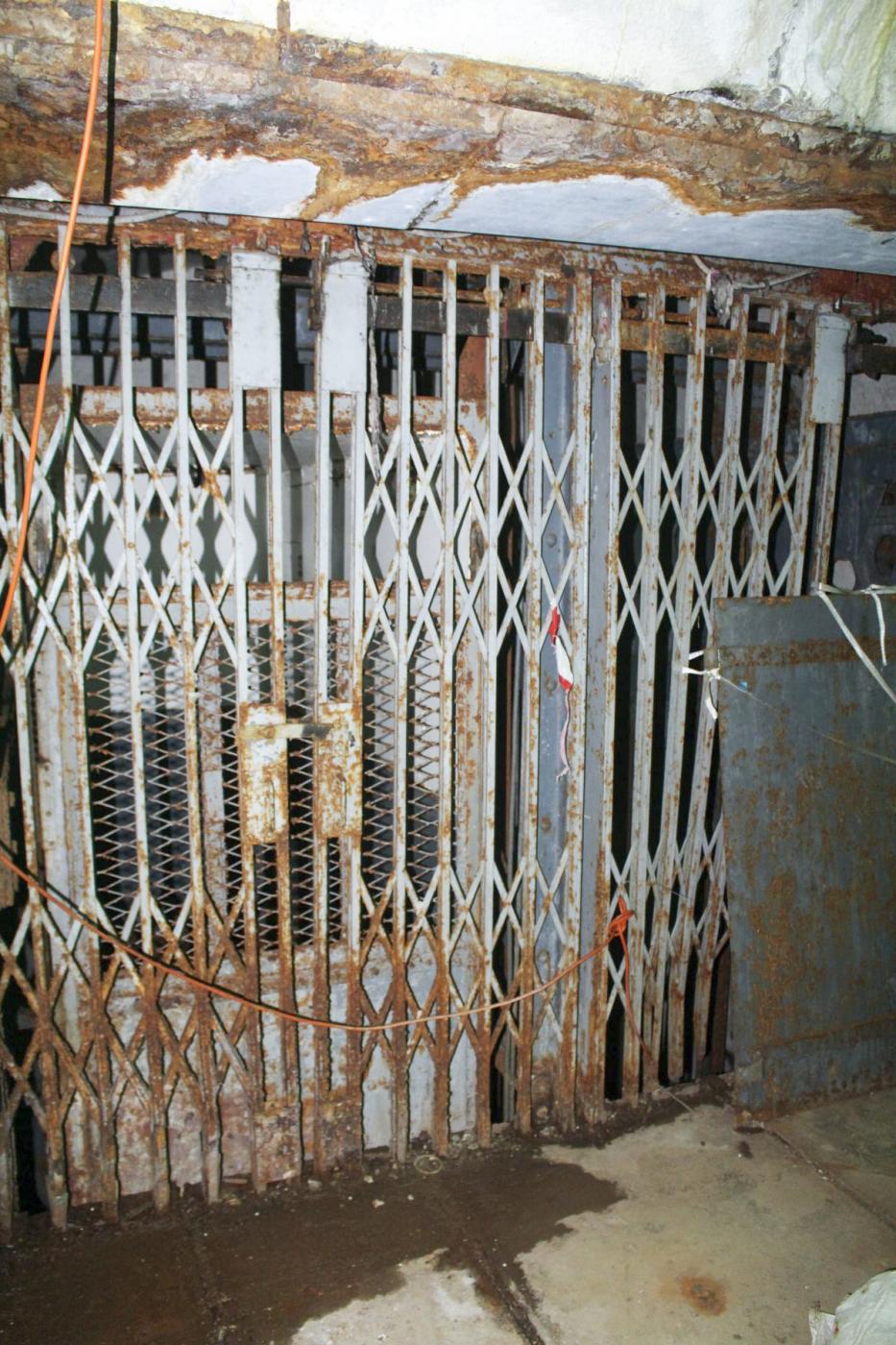 Ligne Maginot - CASTILLON (CN) - EO8 - (Ouvrage d'artillerie) - Arrivée du monte-charges à l'étage intermédiaire  - Stuart ANDRE