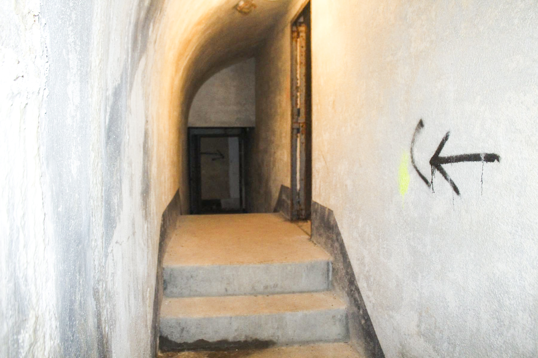 Ligne Maginot - CASTILLON (CN) - EO8 - (Ouvrage d'artillerie) - Accès aux latrines  - Stuart ANDRE