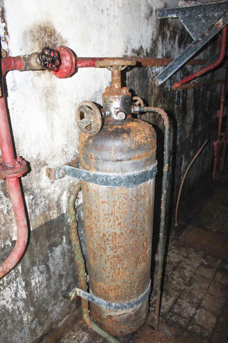 Ligne Maginot - CASTILLON (CN) - EO8 - (Ouvrage d'artillerie) - Bonbonne à gaz pour le lancement des moteurs  - Stuart ANDRE