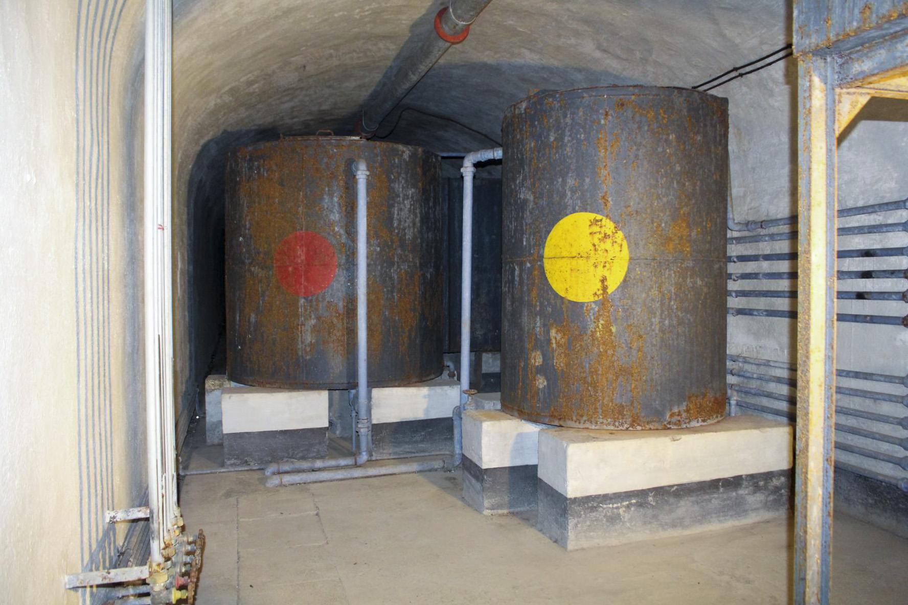 Ligne Maginot - CASTILLON (CN) - EO8 - (Ouvrage d'artillerie) - La salle des cuves à eau potable de l'ouvrage  - Stuart ANDRE