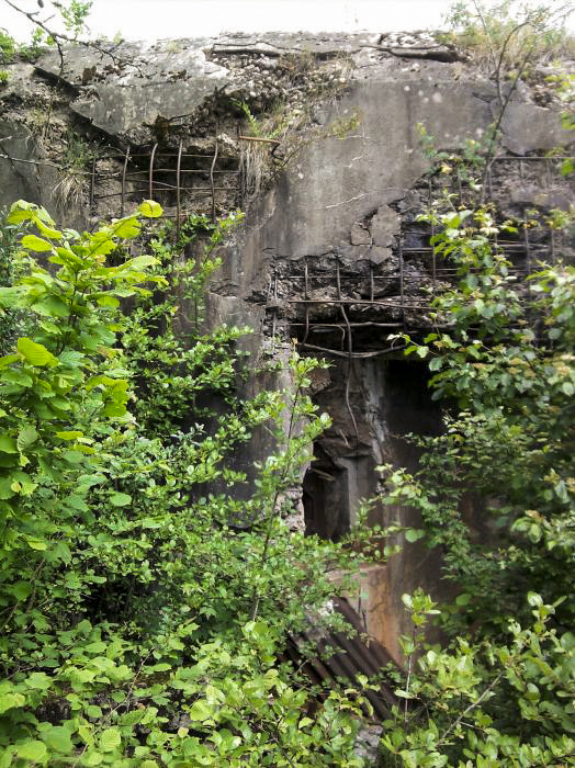 Ligne Maginot - HUMMERSBERG - X20 - (Abri) - Coffre Sud
Impacts sur la façade. - Schnoupf