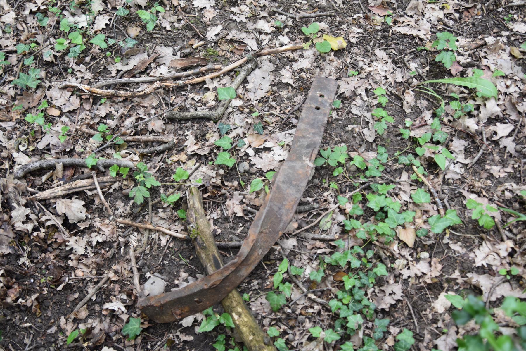 Ligne Maginot - VF60 - HARDTWALD - (RESEAU - Voie 60 - Antenne ou rocade ferroviaire) - Traverse de la voie de 60.
Découverte à N 47.94736  E 7.51366 - D.Froehly