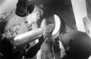 Ligne Maginot - GUENTRANGE (FESTE DE) - (Ouvrage d'artillerie) - Les troupes américaines utilisent l'ouvrage 
Tourelle de 105 mm de l'une des batteries
