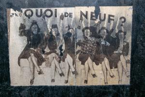 Ligne Maginot - LEGERET - (Abri) - Décoration par l'équipage
Coupures de journaux d'époque, collées aux murs.