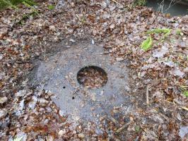 Ligne Maginot - HOLZSCHLAG 2 - (Cuve pour canon) - La plaque de fixation de l'affût.