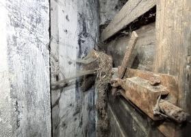 Ligne Maginot - BETTELSTOCK - (Blockhaus pour canon) - L'entrée homme et une goulotte à grenade occupée par un habitant