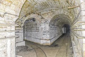 Ligne Maginot - LATIREMONT - A3 - (Ouvrage d'artillerie) - A gauche bloc 2 et PC, tout droit, bloc 1.
