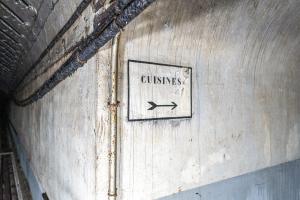 Ligne Maginot - SCHIESSECK - (Ouvrage d'artillerie) - Les cuisines
Elles sont situées en face de la caserne sur l'autre coté de la galerie EH. De là part un couloir perpendiculaire (160)