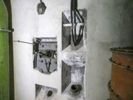 Ligne Maginot - MONT AGEL EST - BLOC 8 - (Observatoire d'artillerie) - L'entrée
Le créneau de défense et l'entrée des câbles téléphoniques