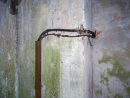 Ligne Maginot - HOCHWALD - Reduit ( Ouvrage d'infanterie ) - Restes des câbles à l'entrée de munitions