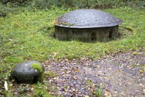 Ligne Maginot - SIMSERHOF - (Ouvrage d'artillerie) - Bloc 7
Cloche de prise d'air et tourelle de 135
