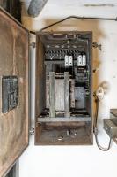 Ligne Maginot - BOIS KARRE - A12 - (Ouvrage d'infanterie) - La chambre de tir est
Le boitier d'alimentation du projecteur électrique extérieur