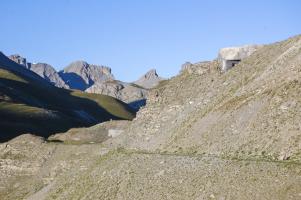 Ligne Maginot - GRANGES COMMUNES - (Ouvrage d'infanterie) - Bloc 2 et bloc 1 en arrière-plan 
