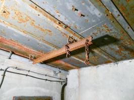 Ligne Maginot - GRANGES COMMUNES - (Ouvrage d'infanterie) - Bloc 2
Fixation d'un palan pour monter les munitions ou autres.