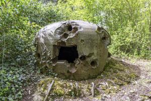 Ligne Maginot - HOFFEN - (Casemate d'infanterie - Simple) - La cloche GFM labourée par les PAK allemands